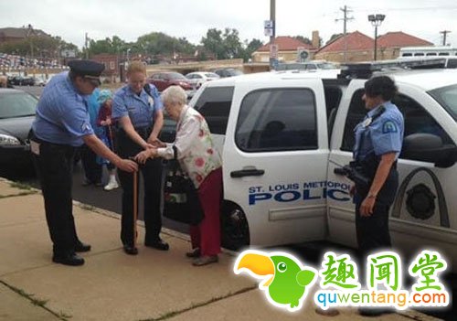 美国102岁老太太被警察带上手铐“逮捕” 只为圆老人的梦