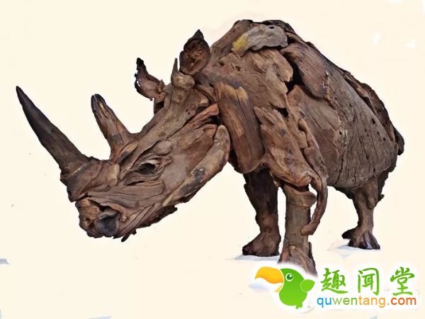 　 　 据美国猎奇新闻网站“odditycentral.com”1月11日报道，近日，南非雕刻艺术家托尼•弗里克森(Tony Fredriksson)用原生态木料打造动物雕像，一个个栩栩如生，让人叹为观止。