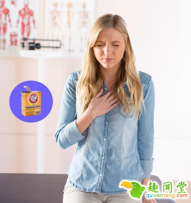 将半匙小苏打混在水裡每2小时喝一口,效果居然这么强大?!