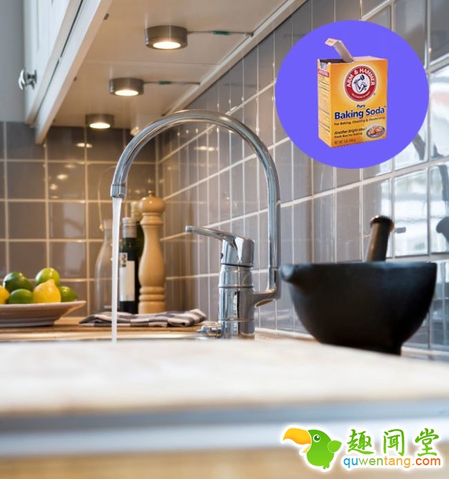 将半匙小苏打混在水裡每2小时喝一口,效果居然这么强大?!