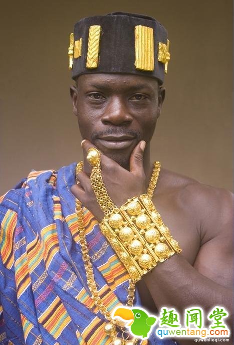 非洲酋长奢靡生活：4000妻妾，死后挑漂亮者陪葬