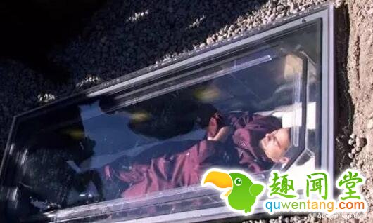 活埋,溺毙,枪击,却还是没死,他也许真的有九条命