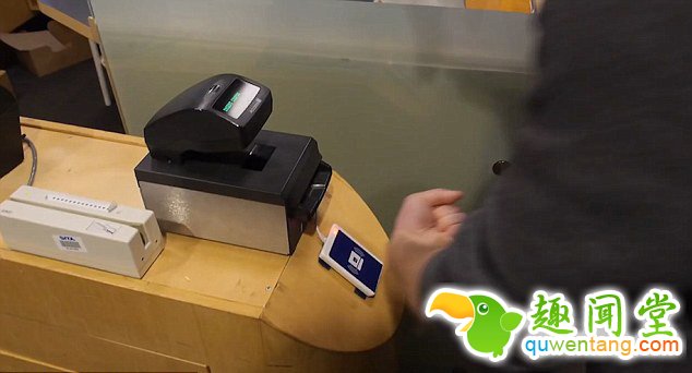 智能登机新方式:皮下植入芯片可挥手完成