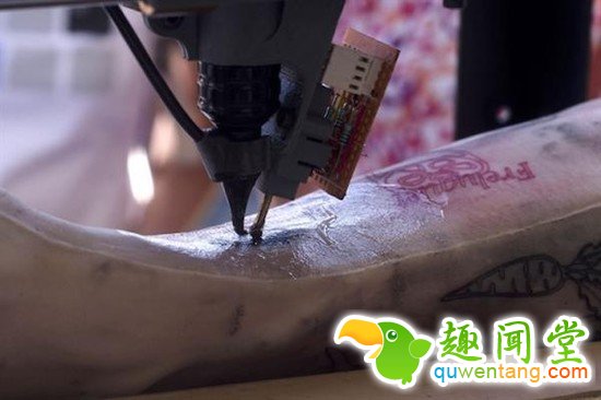 肉疼!老外用3D打印机做纹身,1秒150针