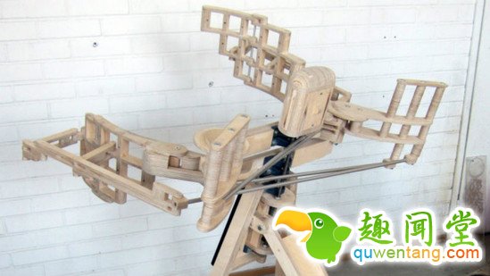 别再买狗粮了,美国人发明了“拥抱器”想抱就抱
