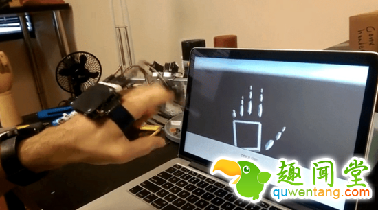炫酷！键盘和鼠标可“戴”在手上 实现隔空输入