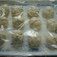 自己动手做生煎包子,脆脆的底,肉馅饱满的汤汁,一口咬下去