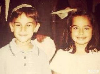 婴儿时就认识，12岁开始交往，23岁时他们