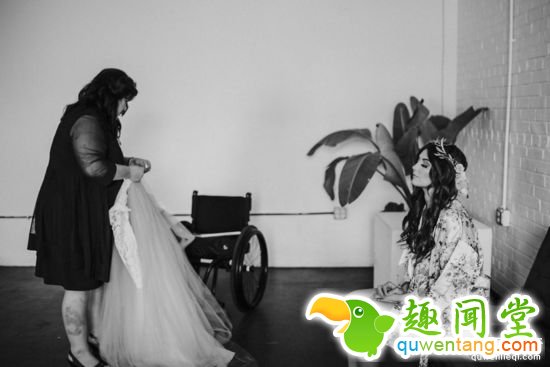 瘫痪新娘婚礼现场突然站起与新郎共舞,惊呆众人