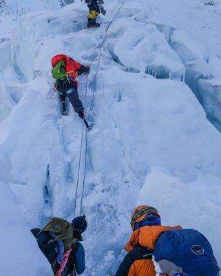 69岁无腿老人四次挑战登顶珠峰 最近时距顶峰94米