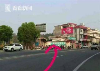 轿车变"飞车"直冲屋顶 又一个被耽